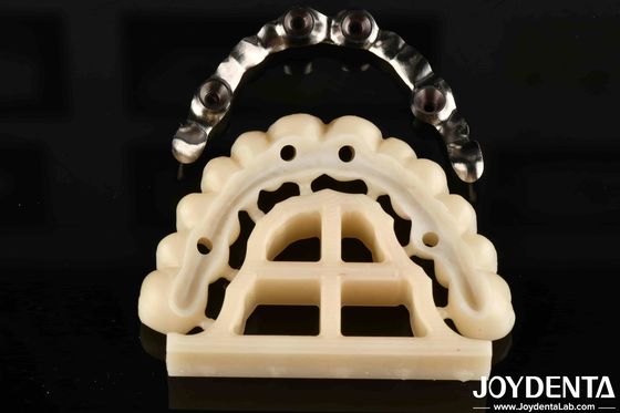 Chống nhiễm màu cao Zirconia đầy đủ Với khả năng tương thích sinh học tuyệt vời Chống ăn mòn cao